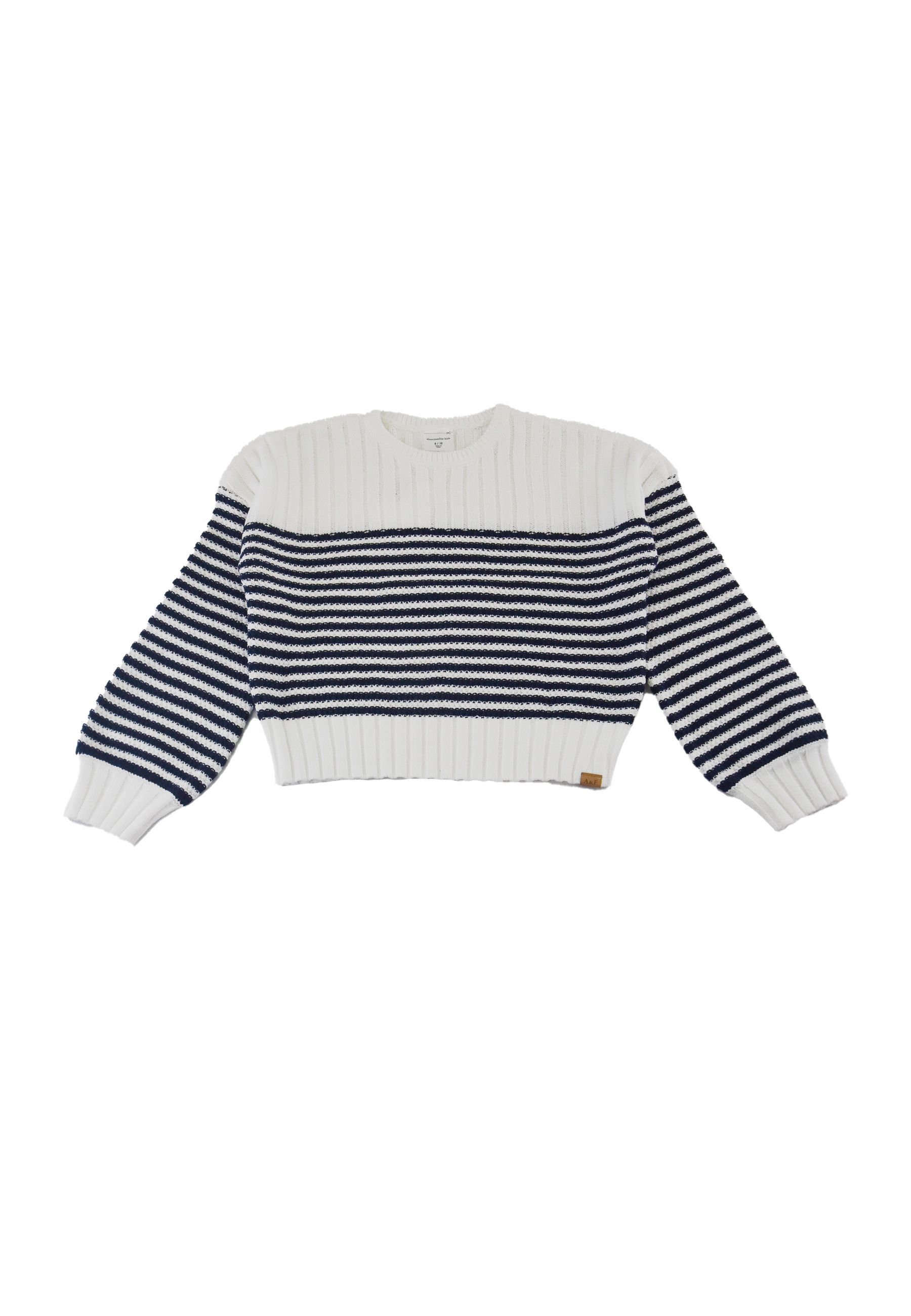 Maglia trecciata con collo a taglio