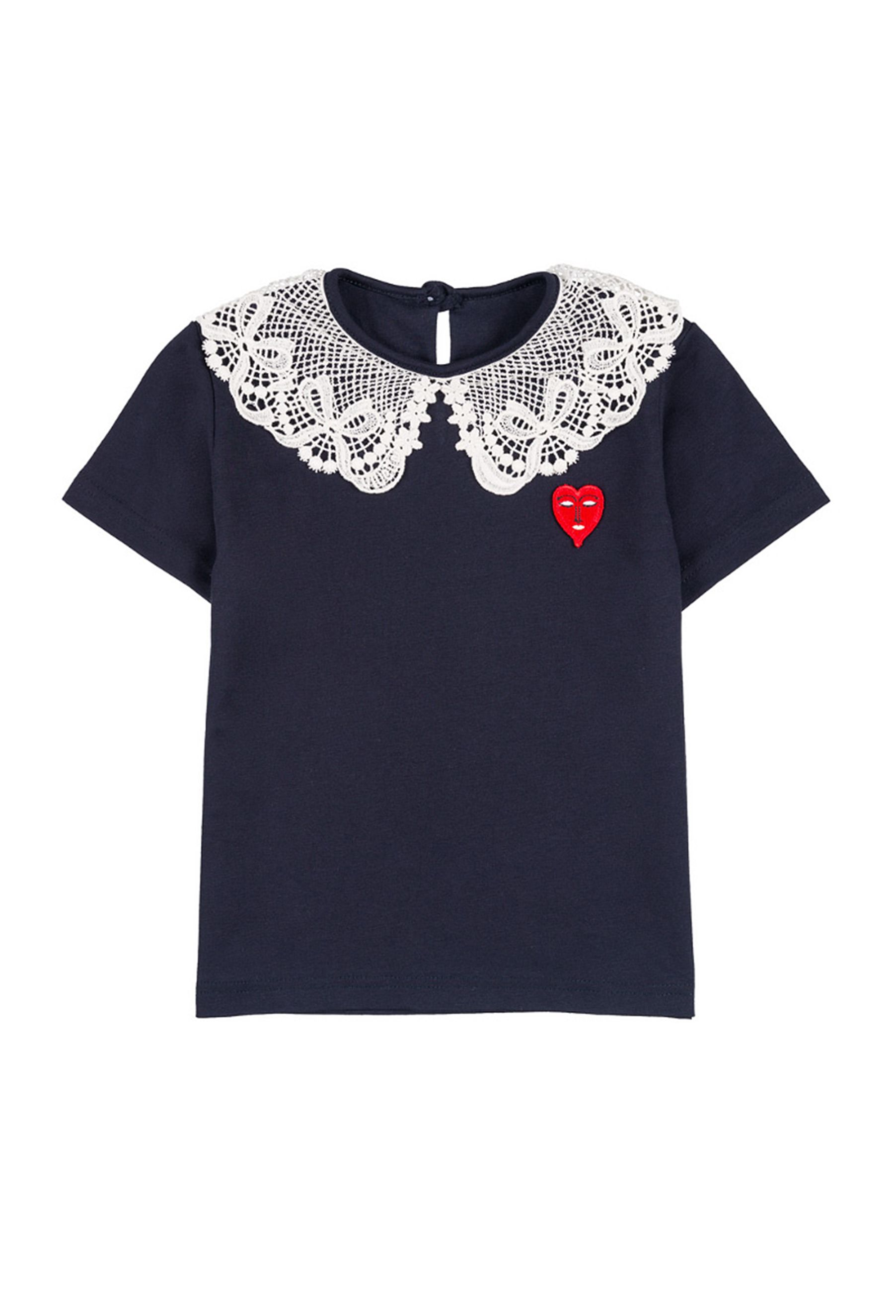 T-shirt bianca sul collo